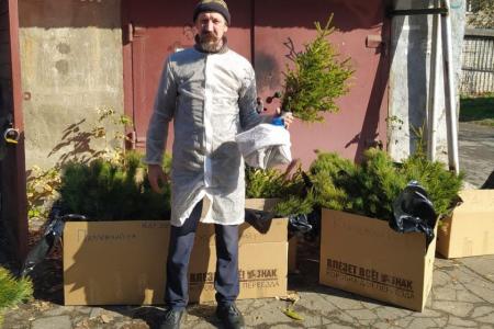 В Алтайском крае общественники совместно с КПРФ провели акцию «Кедр – в каждый двор!»