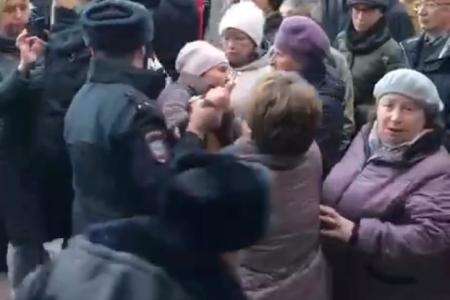 Свердловская область. Коммунисты вместе с верхнесалдинцами выступили против строительства вредного производства рядом с жилыми кварталами