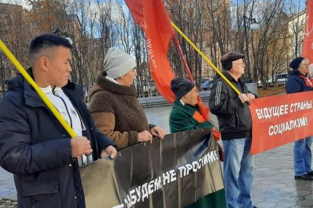 Ямало-Ненецкий автономный округ. В Салехарде прошел митинг в память трагических событий 3-4 октября 1993 года