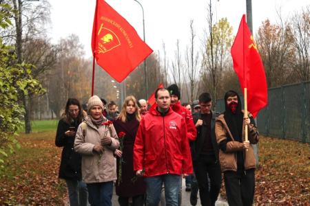Ленинград: Субботник в ленинском шалаше, цветы комсомольцам-героям и дань памяти молодогвардейцам!