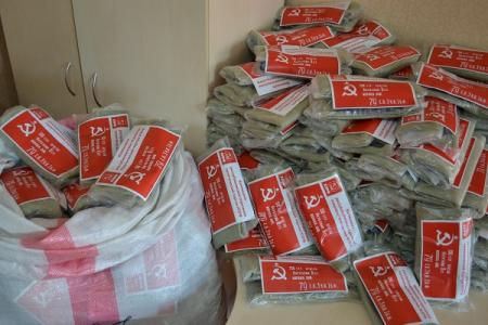Республика Калмыкия. Активисты КПРФ передали теплые вещи для мобилизованных земляков