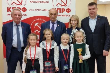 Архангельские звёздочки: в обкоме КПРФ чествовали "бронзовых" участниц всероссийского конкурса "Земля талантов - 2022"