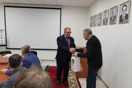 Руководитель фракции КПРФ в Мособлдуме Александр Наумов посетил с рабочим визитом ФГБНУ «ФИЦ картофеля им. А.Г. Лорха» и филиал ФИЦ картофеля НИИ крахмалопродуктов в Красково