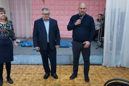 Московская область. Депутат КПРФ Александр Наумов пришел с подарками к инвалидам по зрению