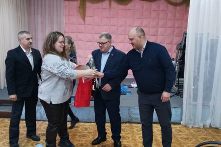 Московская область. Депутат КПРФ Александр Наумов пришел с подарками к инвалидам по зрению