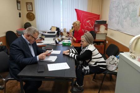 Руководитель фракции КПРФ в Мособлдуме Александр Наумов провёл приём граждан в Ленинском городском округе