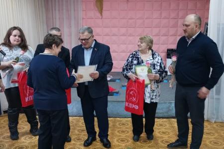 Московская область. Депутат КПРФ Александр Наумов пришел с подарками к инвалидам по зрению