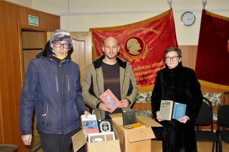 Подмосковные коммунисты - в трудовом строю!