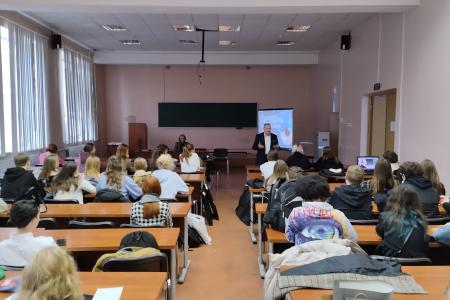 В Нижнем Новгороде прошла встреча руководителя регионального отделения организации «Дети войны» со студентами