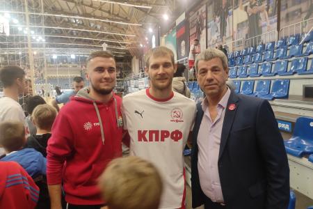 Тюменские коммунисты поддержали мини-футбольный клуб КПРФ на выезде
