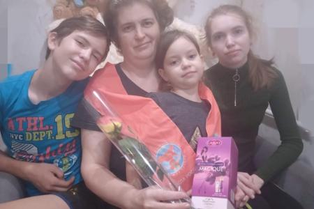 Белгородские коммунисты поздравили с Днем матери женщин Грайворона, Валуек, Старого Оскола