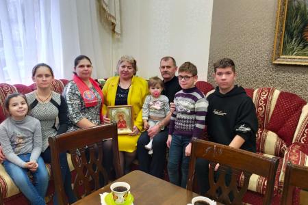 Белгородские коммунисты поздравили с Днем матери женщин Грайворона, Валуек, Старого Оскола