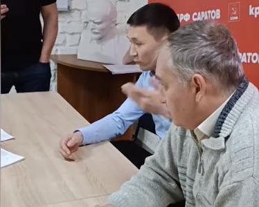 Саратовская область. Откройте, полиция! Люди в форме пришли к депутату-коммунисту
