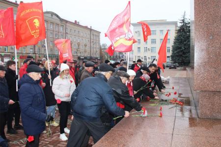 Коммунисты Брянщины отметили 105-ю годовщину Великого Октября