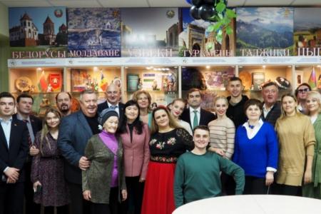 Рязань. Депутаты-коммунисты посетили фестиваль «Виноградная лоза» – праздник дружбы народов