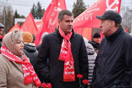 Коммунисты КПРФ в Красноярском крае встретили 105-ю годовщину Октября