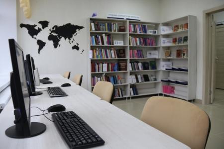 Рязань. Депутаты-коммунисты поздравили коллектив библиотеки