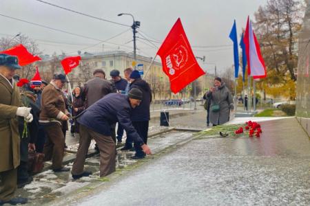 Владимирские коммунисты провели митинг в 105-ю годовщину Великого Октября