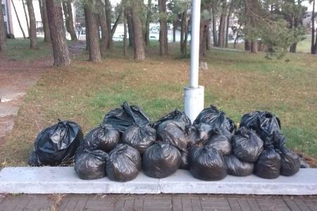Комсомольцы Калужской области провели субботник на территории мемориального комплекса