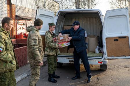 Курская область. Гостинец от КПРФ военным