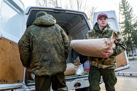Курская область. Гостинец от КПРФ военным