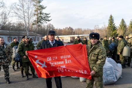 Курская область. Гостинец от КПРФ военным