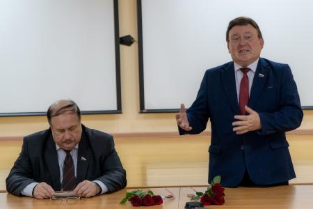 Н.Н. Иванов посетил «Курский областной перинатальный центр» и  вручил медали ЦК КПРФ в ознаменование 100-летия образования СССР