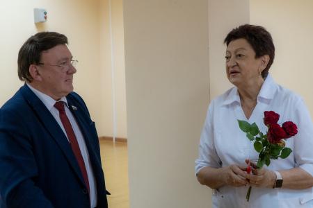 Н.Н. Иванов посетил «Курский областной перинатальный центр» и  вручил медали ЦК КПРФ в ознаменование 100-летия образования СССР