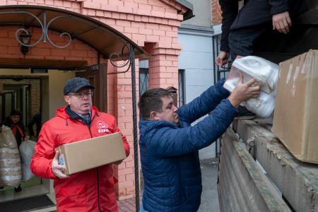 С пожеланием Победы и возвращения домой. Гуманитарный конвой курских коммунистов
