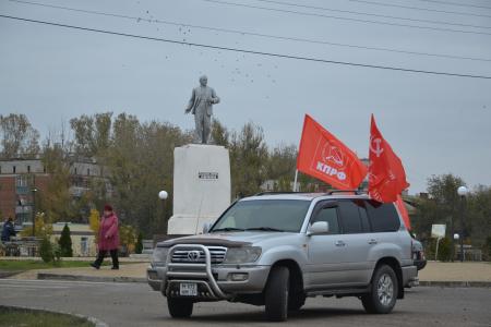Астраханские коммунисты провели мероприятия в честь 105-й годовщины революции