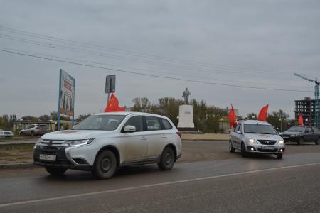 Астраханские коммунисты провели мероприятия в честь 105-й годовщины революции