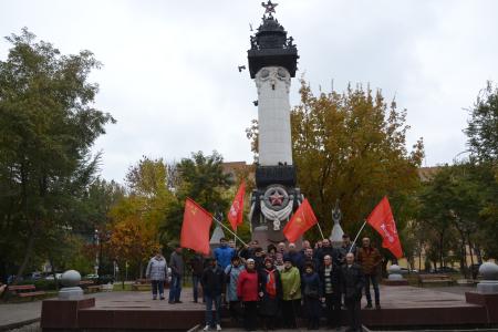 Астраханские коммунисты провели мероприятия в честь 105-й годовщины революции