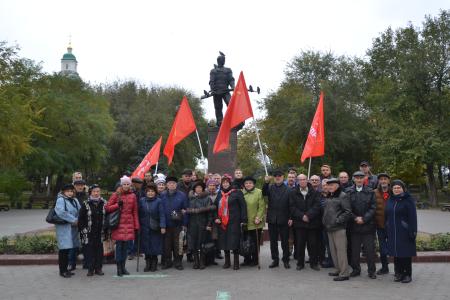 Астраханские коммунисты провели мероприятия в честь 105-й годовщины революции