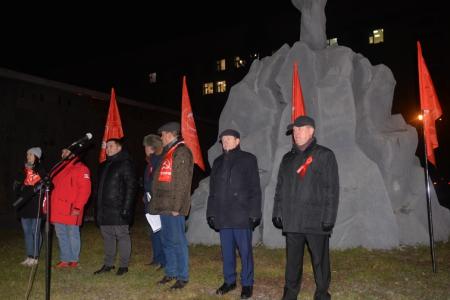 Новосибирск. КПРФ провела митинг в сквере Героев революции