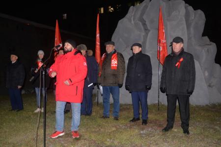 Новосибирск. КПРФ провела митинг в сквере Героев революции