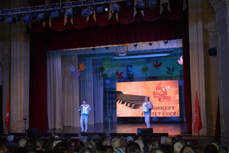 В Новосибирске состоялся концерт комсомольской песни «Беспокойные сердца»