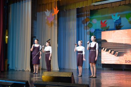 В Новосибирске состоялся концерт комсомольской песни «Беспокойные сердца»