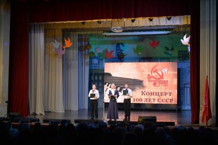 В Новосибирске состоялся концерт комсомольской песни «Беспокойные сердца»