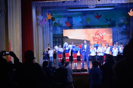В Новосибирске состоялся концерт комсомольской песни «Беспокойные сердца»