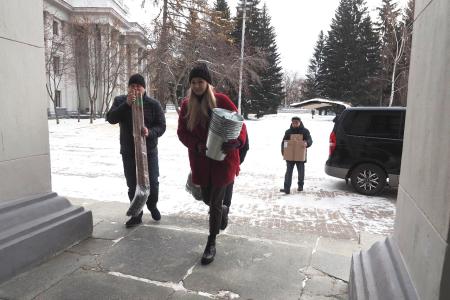 Свердловские коммунисты передали гуманитарную помощь для бойцов одного из уральских полков СВО
