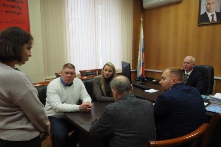 Свердловские коммунисты передали гуманитарную помощь для бойцов одного из уральских полков СВО