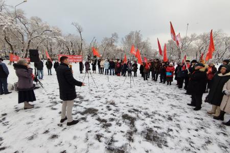 Тюменские коммунисты 7 ноября провели митинг и возложили красные гвоздики к памятникам В.И. Ленина и Борцам революции