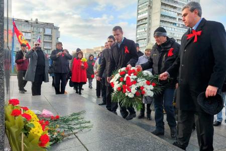 День Великого Октября в Луганске