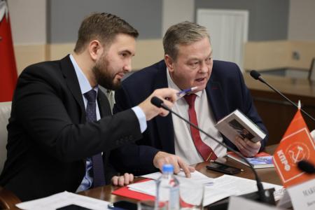 Фракция КПРФ в Мосгордуме провела круглый стол, посвященный 105-летию Октябрьской революции и 100-летию основания СССР