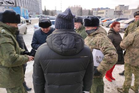 Ренат Сулейманов и Роман Яковлев передали гуманитарную помощь от Новосибирского обкома мобилизованным