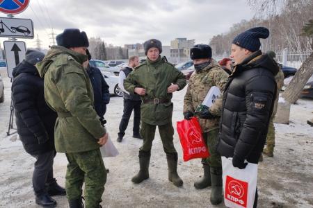 Ренат Сулейманов и Роман Яковлев передали гуманитарную помощь от Новосибирского обкома мобилизованным