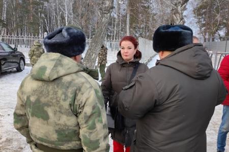 Ренат Сулейманов и Роман Яковлев передали гуманитарную помощь от Новосибирского обкома мобилизованным