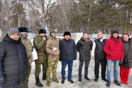 Ренат Сулейманов и Роман Яковлев передали гуманитарную помощь от Новосибирского обкома мобилизованным