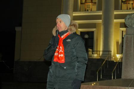 Удмуртия. В Ижевске прошел митинг возле памятника Владимиру Ильичу Ленину