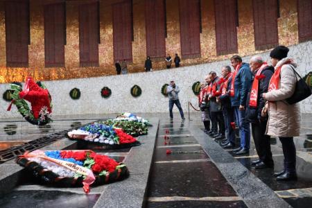 Сталинградские коммунисты почтили память бойцов Красной Армии